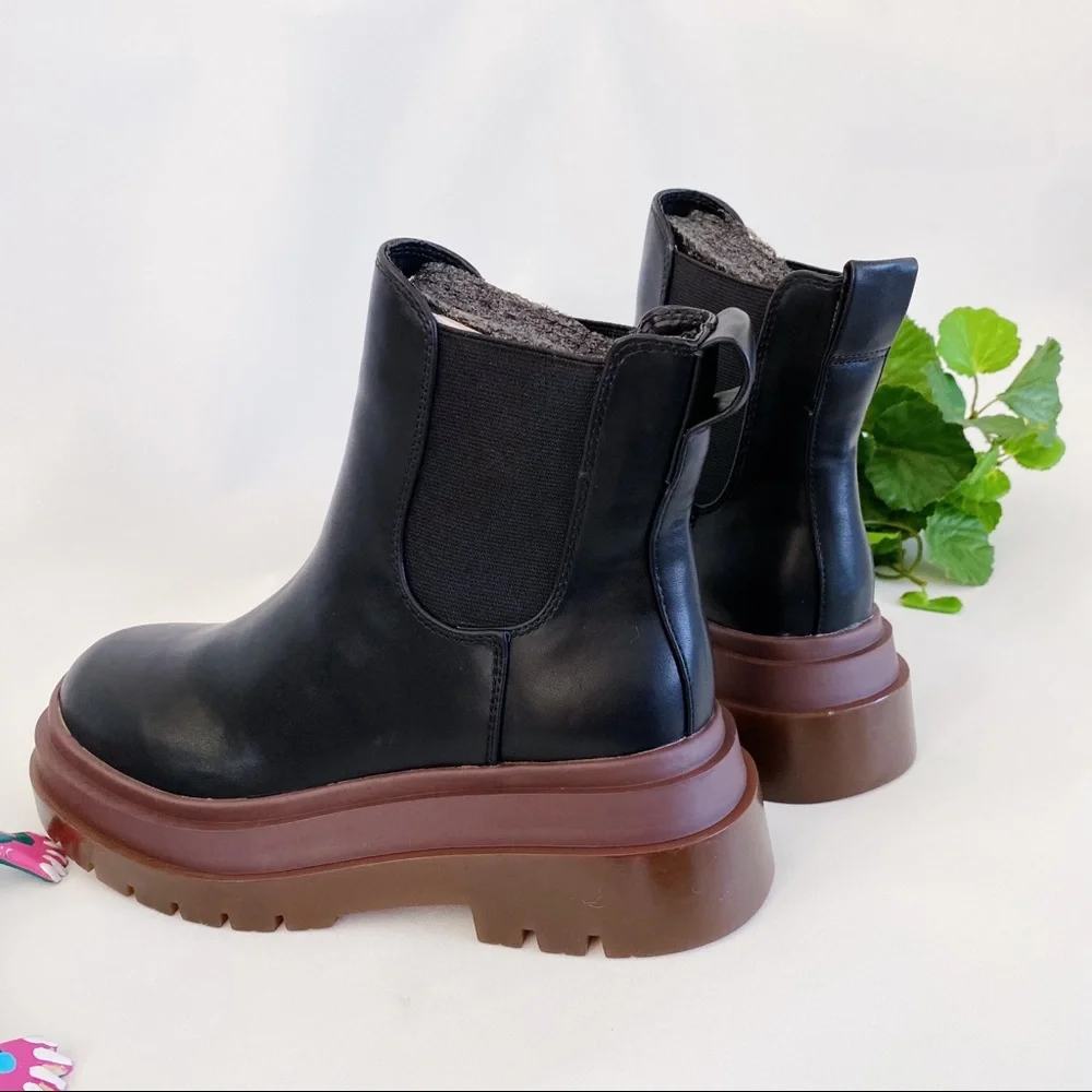 Urban Outfitters | UO Betty Treaded Chelsea Boot Lug Sole Black Brown Combat New - Picture 10 of 16